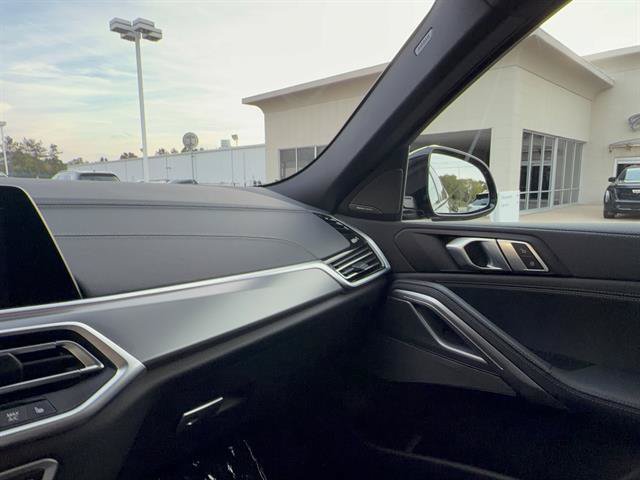 Used 2022 BMW X6 xDrive40i w/ M Sport Package AWD/4WD image 19