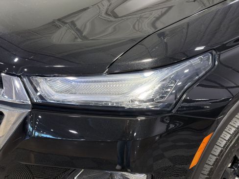Used 2023 Chevrolet Traverse LS FWD image 13
