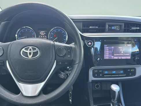 Used 2018 Toyota Corolla LE FWD image 12