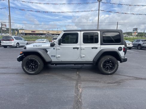 Used 2023 Jeep Wrangler Unlimited w/ Cold Weather Group AWD/4WD image 7