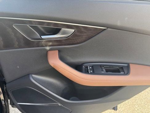 Used 2023 Audi Q8 Premium Plus w/ Premium Plus Package image 32