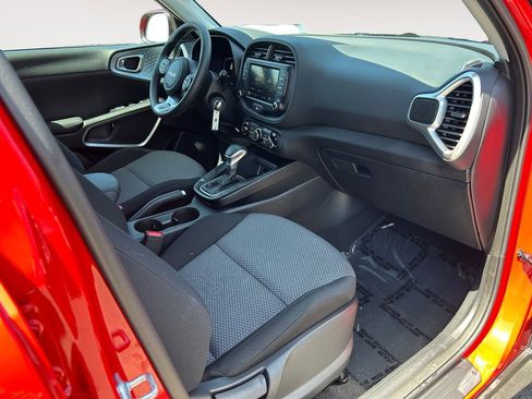 Used 2025 Kia Soul LX FWD image 26