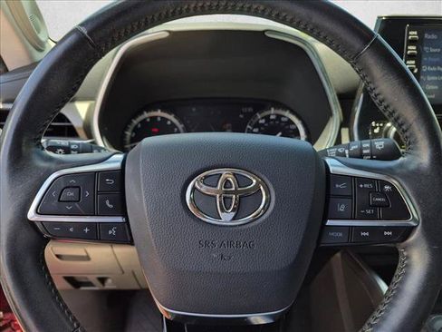 Used 2020 Toyota Highlander Limited FWD image 11