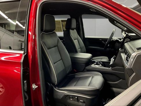 Used 2025 GMC Yukon Elevation w/ LPO, Elevation Black Package AWD/4WD image 29