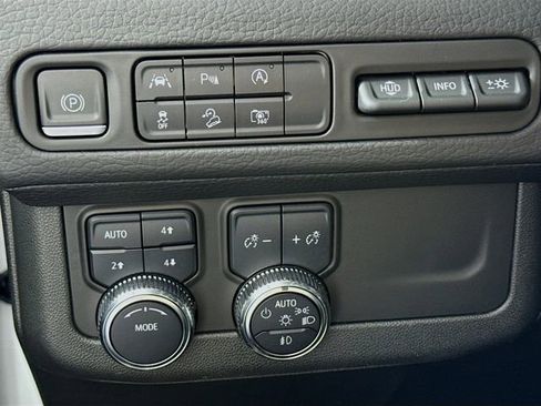 Used 2024 GMC Yukon Denali image 10