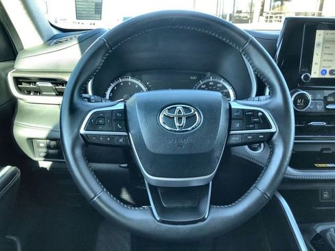 Used 2024 Toyota Highlander XLE image 14