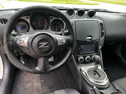 Used 2014 Nissan 370Z Touring RWD image 27