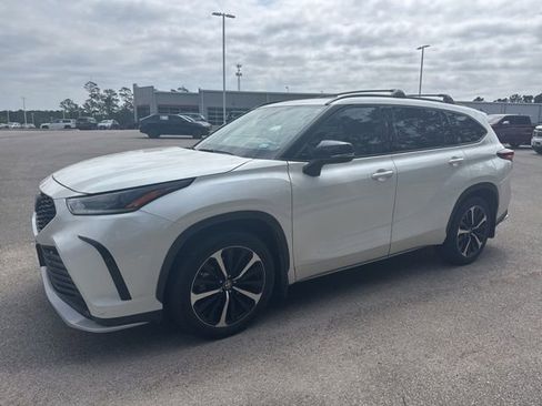 Used 2021 Toyota Highlander XSE image 1