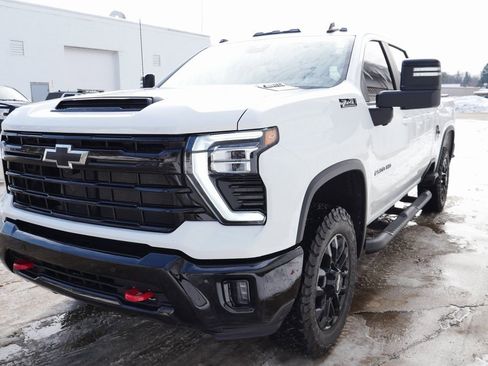 Used 2025 Chevrolet Silverado 2500 LT w/ Trail Boss Package image 4