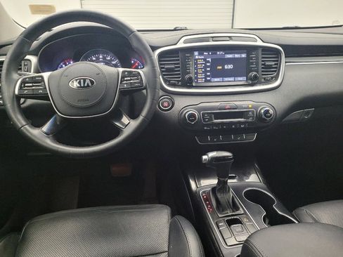 Used 2019 Kia Sorento SX image 22