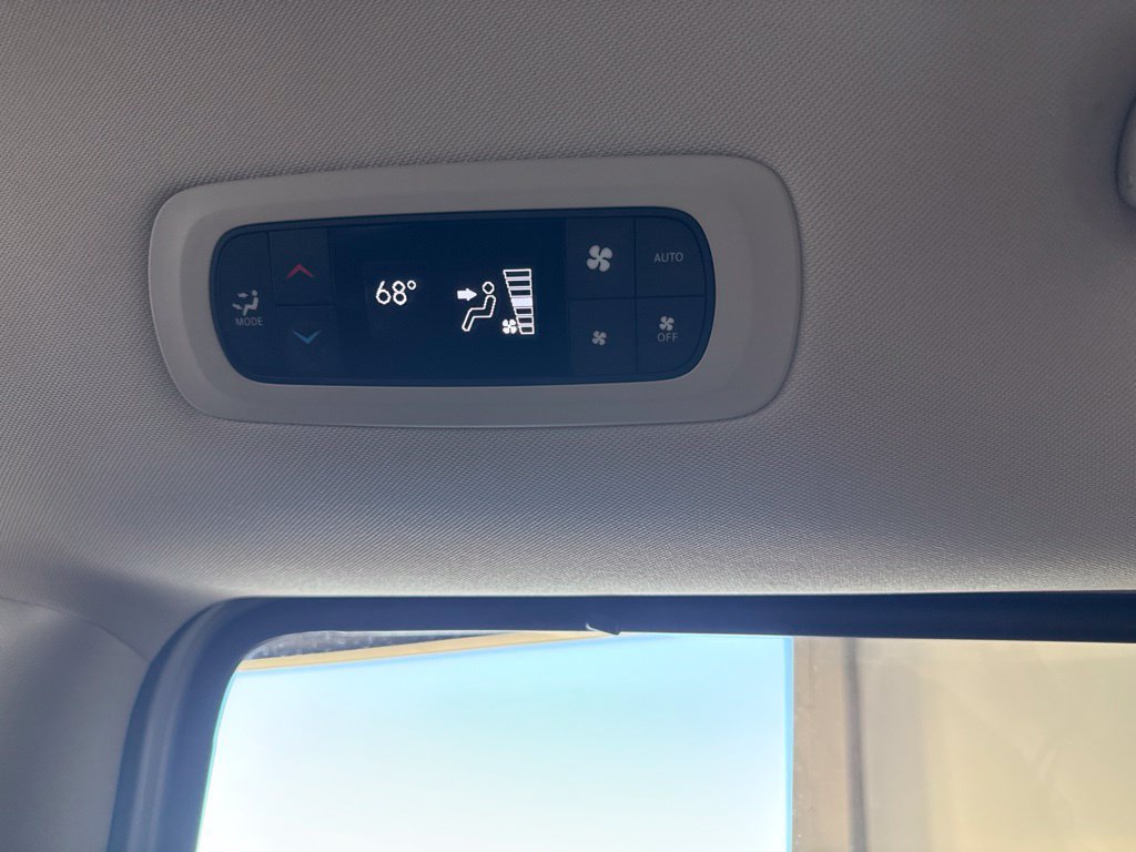 Used 2024 Chrysler Pacifica Touring-L FWD image 23