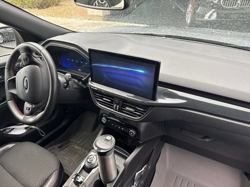 Used 2023 Ford Escape ST-Line Elite AWD/4WD image 8