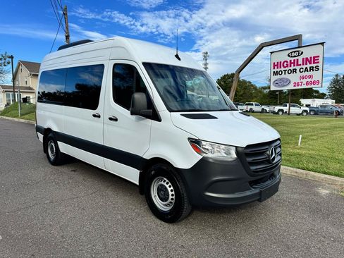 Used 2024 Mercedes-Benz Sprinter 2500 image 3