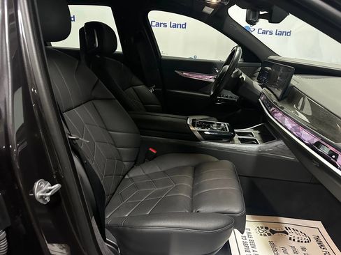 Used 2024 BMW i7 xDrive60 w/ Executive Package image 27