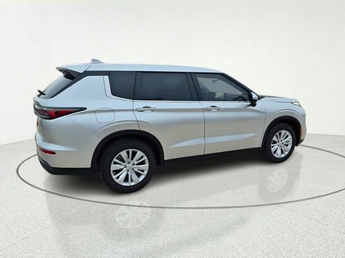 New 2026 Mitsubishi Outlander ES FWD image 7