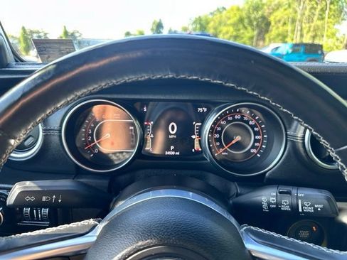 Used 2020 Jeep Wrangler Unlimited Sahara AWD/4WD image 22