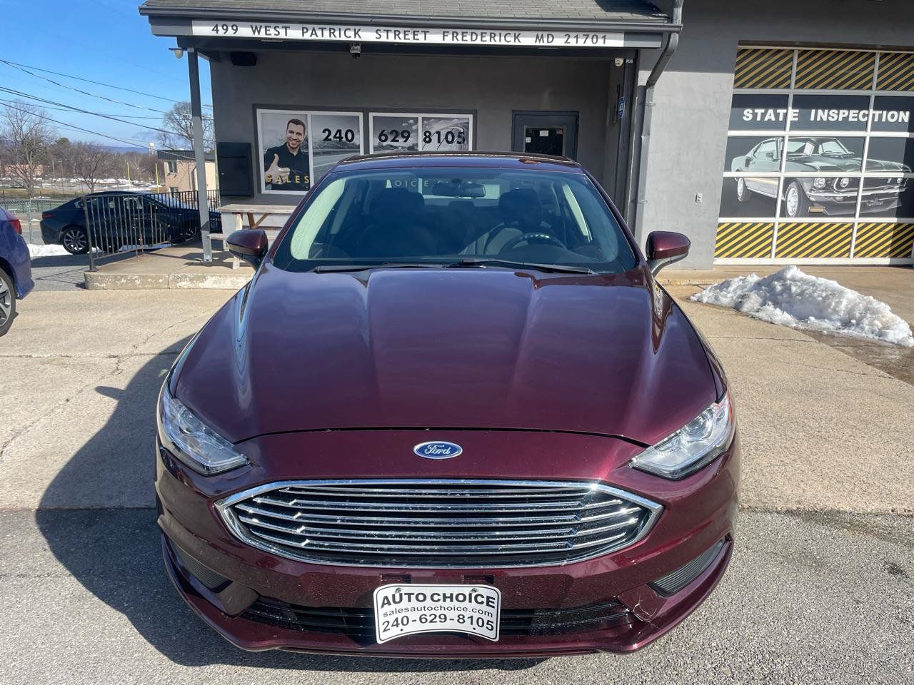 Used 2017 Ford Fusion SE w/ Fusion SE Technology Package FWD image 2