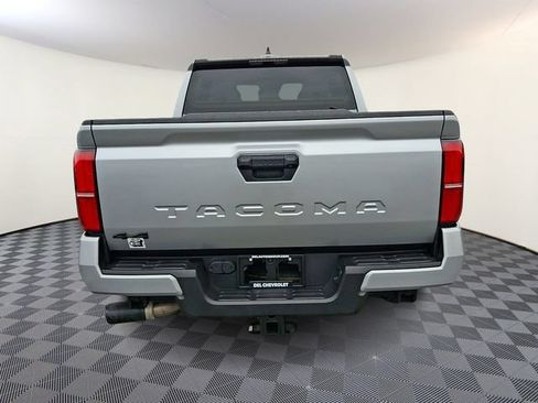 Used 2025 Toyota Tacoma SR5 AWD/4WD image 5