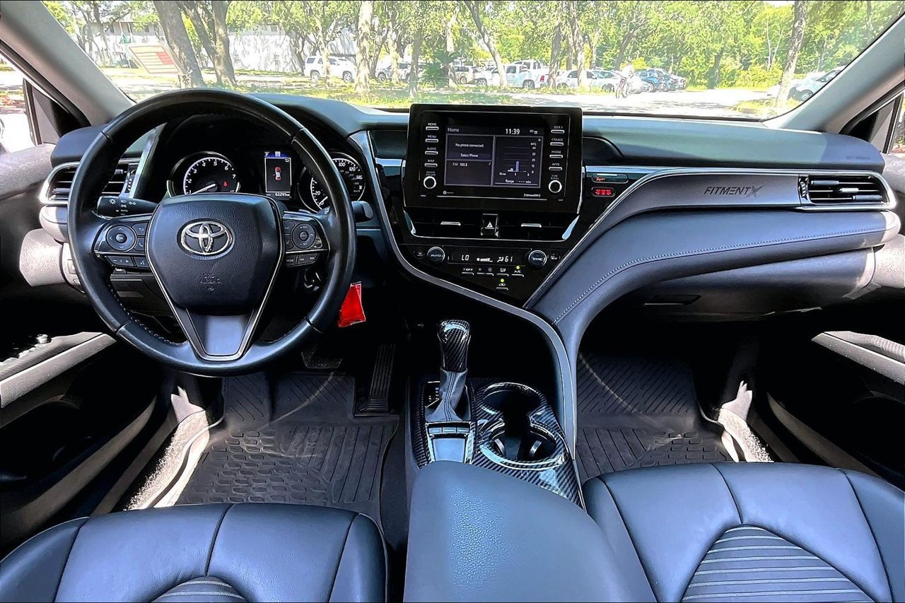 Used 2023 Toyota Camry SE FWD image 4