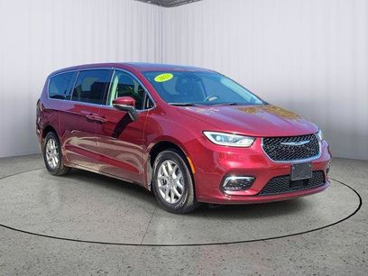 Used 2023 Chrysler Pacifica Touring-L