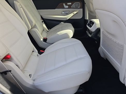 New 2026 Mercedes-Benz GLS 450 4MATIC image 38