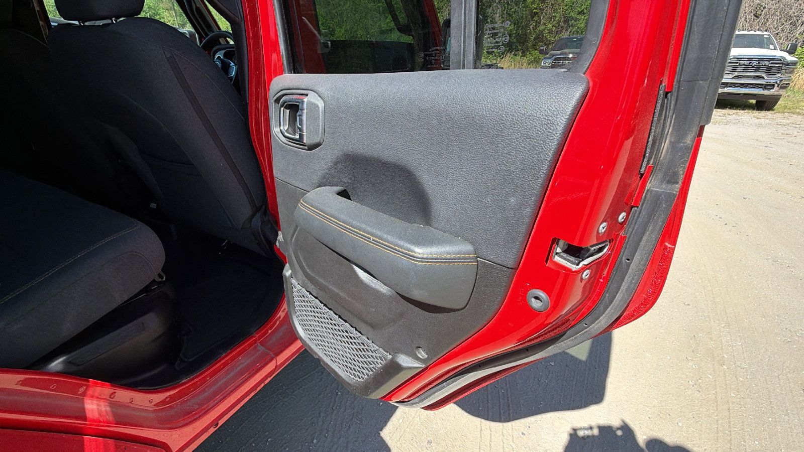 Used 2025 Jeep Wrangler Unlimited Sahara w/ Safety Group AWD/4WD image 20