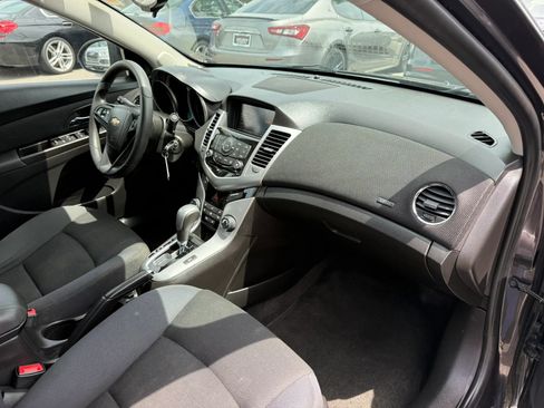 Used 2016 Chevrolet Cruze LT w/ Technology Package FWD image 21