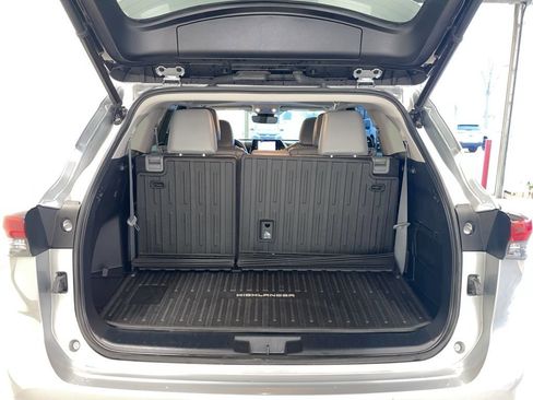 Used 2023 Toyota Highlander XLE image 15