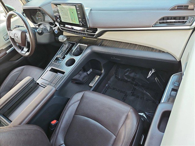 Used 2023 Toyota Sienna Platinum FWD image 25