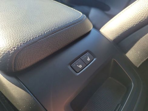 Used 2021 Volvo XC60 T5 Momentum w/ Advanced Package image 24