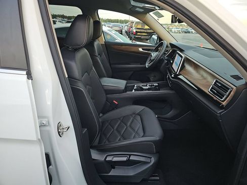 Used 2025 Volkswagen Atlas SE AWD/4WD image 8