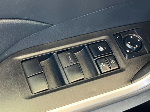 Used 2021 Toyota RAV4 LE AWD/4WD image 13