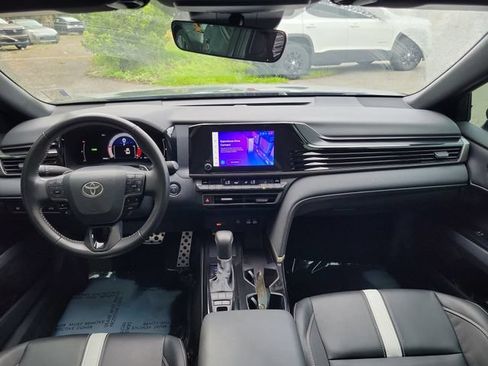 Used 2025 Toyota Camry SE FWD image 10