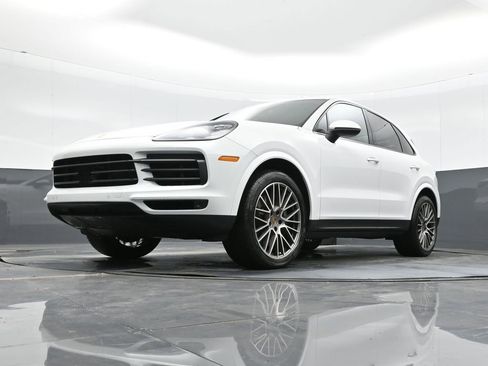 Certified 2023 Porsche Cayenne Platinum Edition image 34