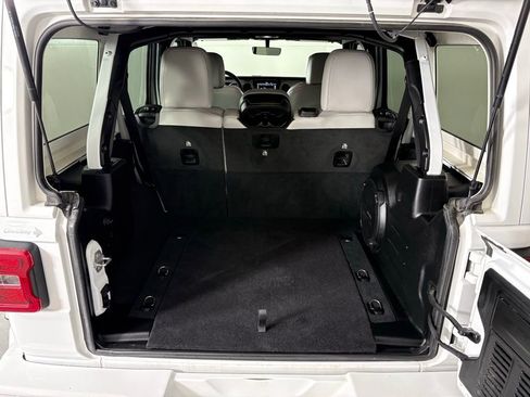 Used 2023 Jeep Wrangler Unlimited Sahara image 36