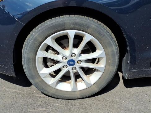 Used 2020 Ford Fusion SE image 9