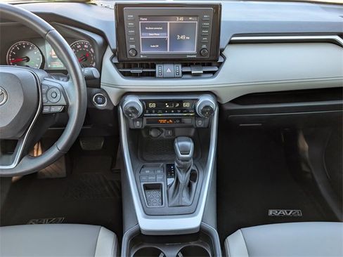 Used 2021 Toyota RAV4 XLE Premium image 7