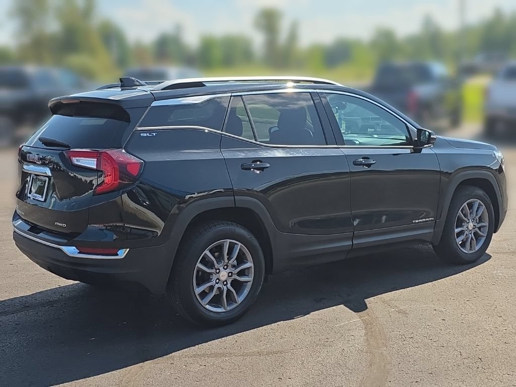 Used 2024 GMC Terrain SLT AWD/4WD image 7