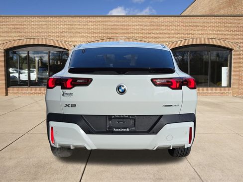 Used 2025 BMW X2 xDrive28i image 4