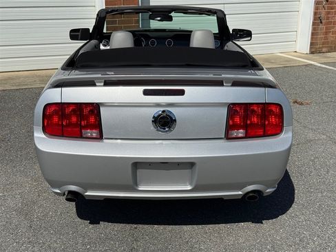 Used 2009 Ford Mustang GT RWD image 27