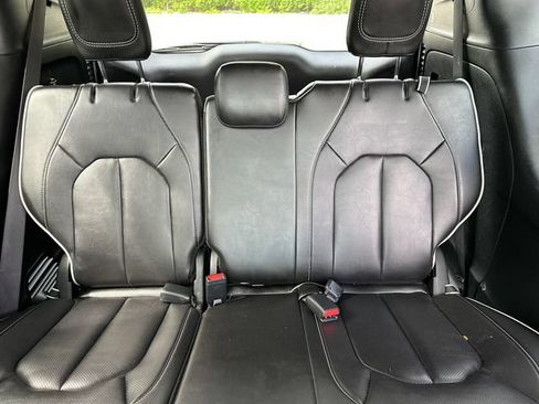Used 2025 Chrysler Pacifica Limited FWD image 22