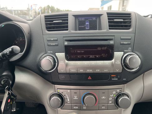 Used 2011 Toyota Highlander 2WD image 10
