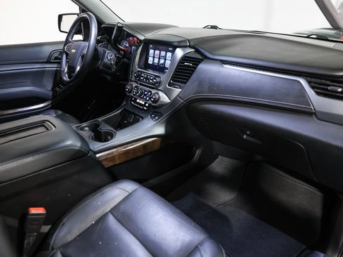 Used 2019 Chevrolet Suburban LT image 17