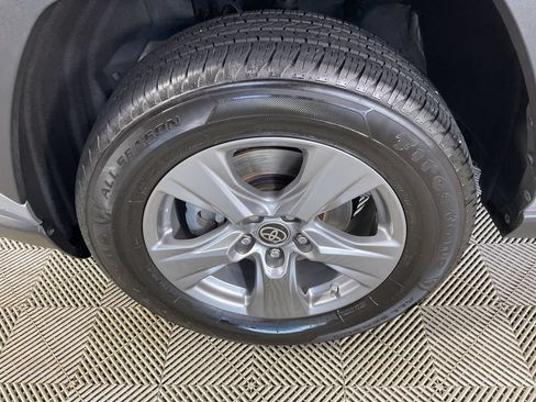 Used 2023 Toyota RAV4 LE AWD/4WD image 5