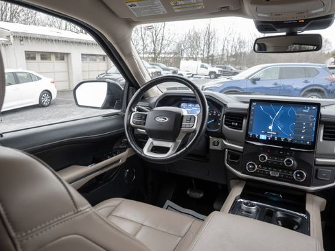 Used 2023 Ford Expedition Max XLT image 27