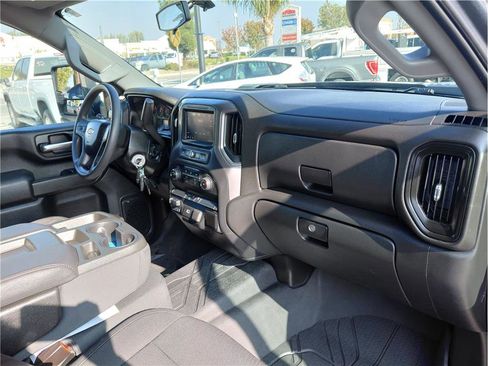 Used 2020 Chevrolet Silverado 2500 Custom w/ Custom Convenience Package image 12