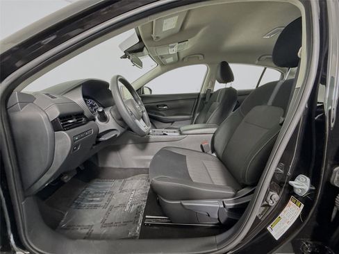 Used 2025 Nissan Sentra SV FWD image 2