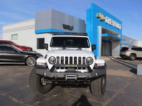 Used 2020 Jeep Gladiator Sport AWD/4WD image 2