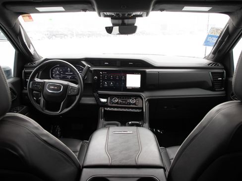 Used 2025 GMC Sierra 2500 AT4X image 15