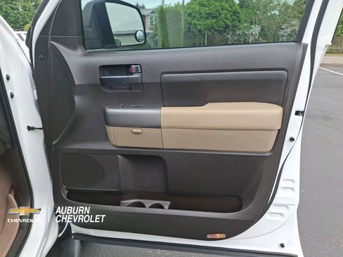 Used 2010 Toyota Tundra 4x4 CrewMax image 24